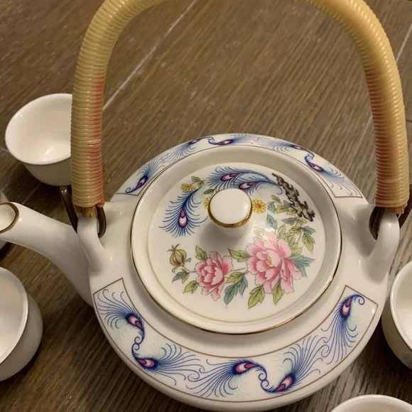 Vintage Snow Bone China Teapot with 6 cups - Picture 12 of 14